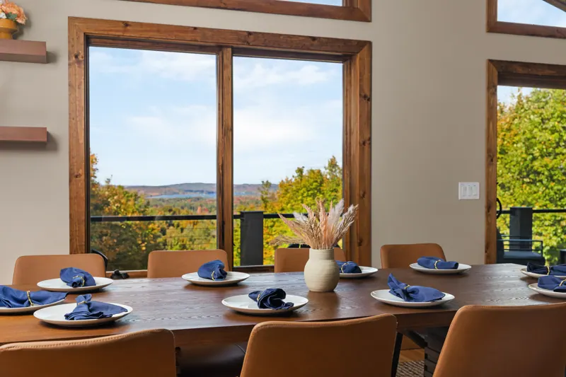 Dining table for 10 facing Intermediate Lake